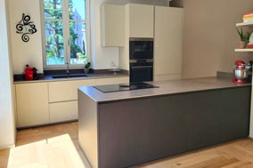 Cucina con penisola Lava e Perla