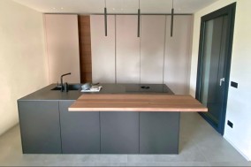 Cucina Modulnova colonne Vapore e isola Dark Depth